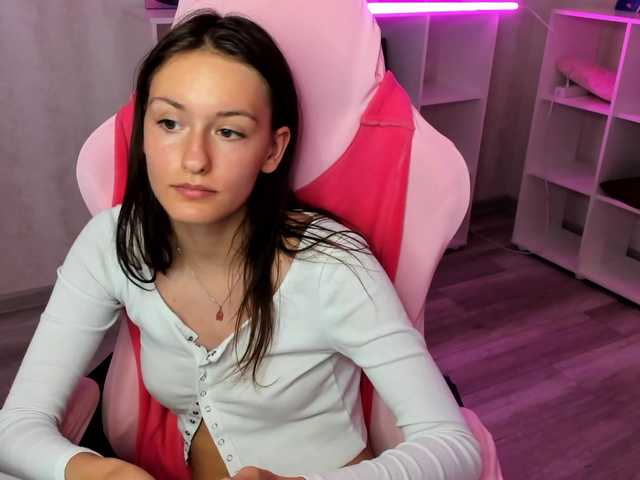 Golden-Whisper live cam on BongaCams