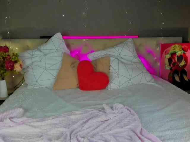 Golden-Whisper Sex Cam Show