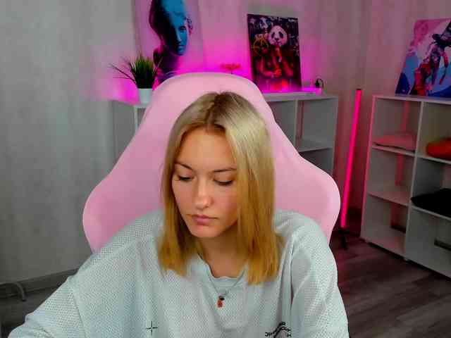 Golden-Whisper Sex Cam Show