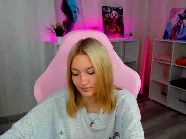 Golden-Whisper Sex Cam Show