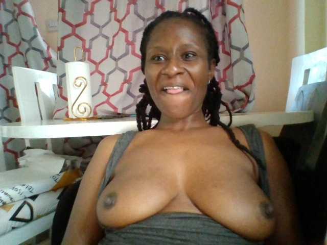Kyaa live cam on BongaCams