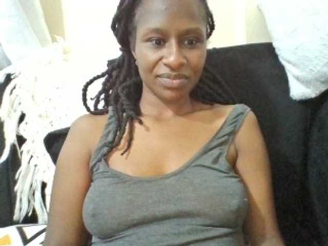 le modèle Kyaa est en webcam porno dans un show sur le site bongacams, il possède les tags suivants: Ebony,Brunette,Shaved