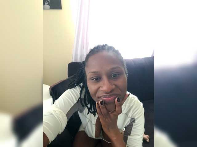 le modèle Kyaa est en webcam porno dans un show sur le site bongacams, il possède les tags suivants: Ebony,Brunette,Shaved