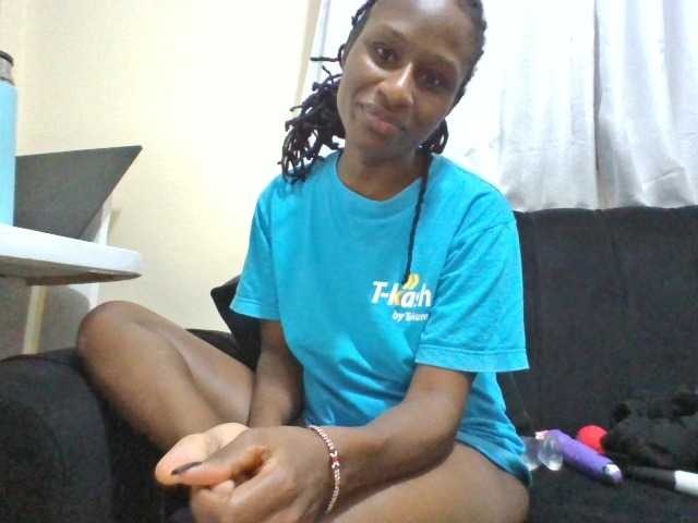 le modèle Kyaa est en webcam porno dans un show sur le site bongacams, il possède les tags suivants: Ebony,Brunette,Shaved