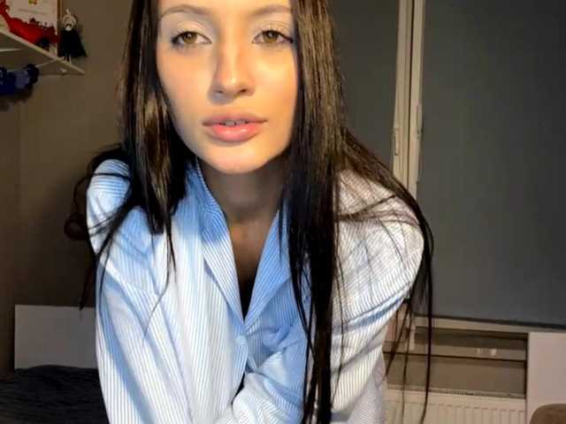 ZoeLecain's BongaCams show and profile
