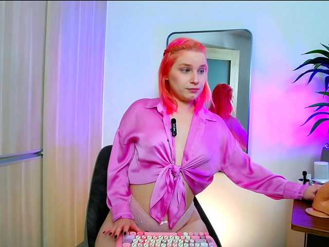 MinaGlow live cam on BongaCams