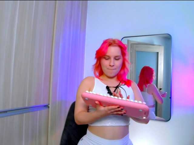 MinaGlow live cam on BongaCams