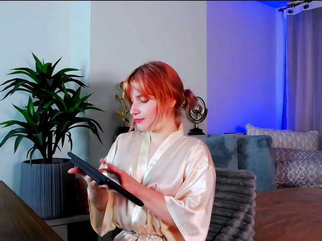 MinaGlow live cam on BongaCams