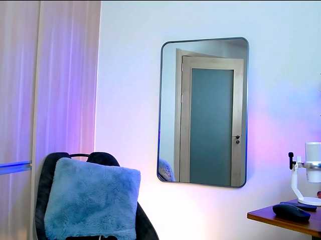 MinaGlow live cam on BongaCams