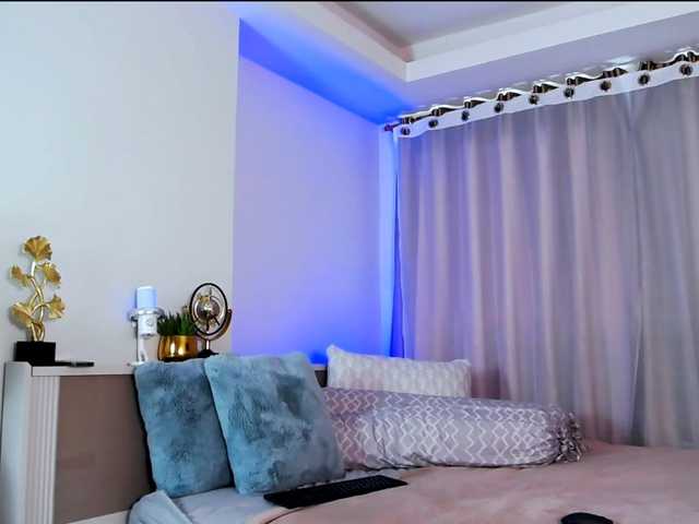 MinaGlow live cam on BongaCams