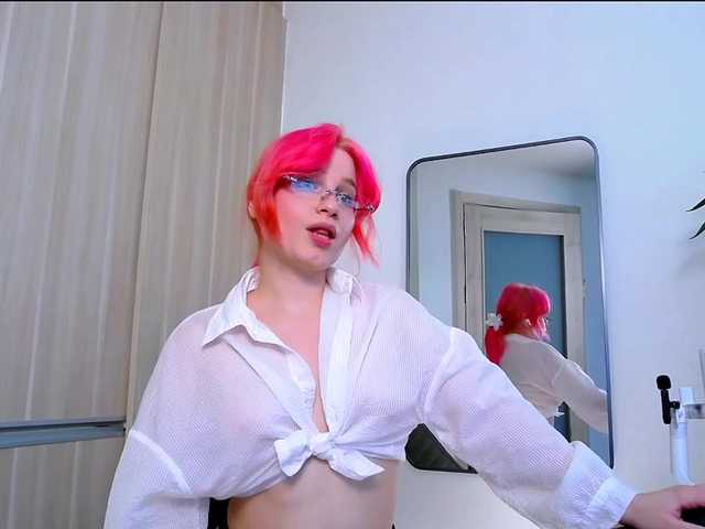 MinaGlow live cam on BongaCams