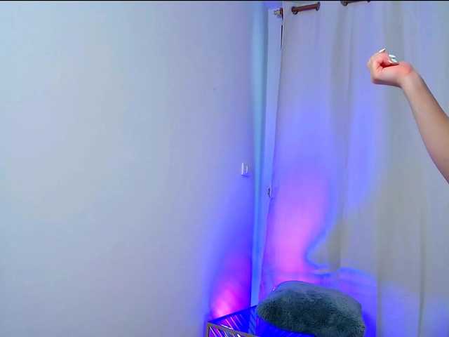 MinaGlow live cam on BongaCams