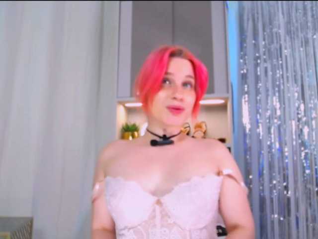 MinaGlow live cam on BongaCams