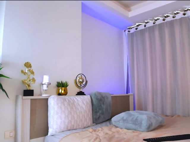 MinaGlow live cam on BongaCams