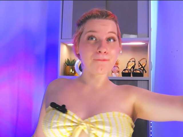 MinaGlow live cam on BongaCams