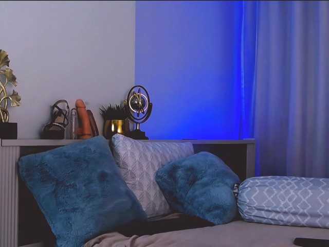 MinaGlow live cam on BongaCams