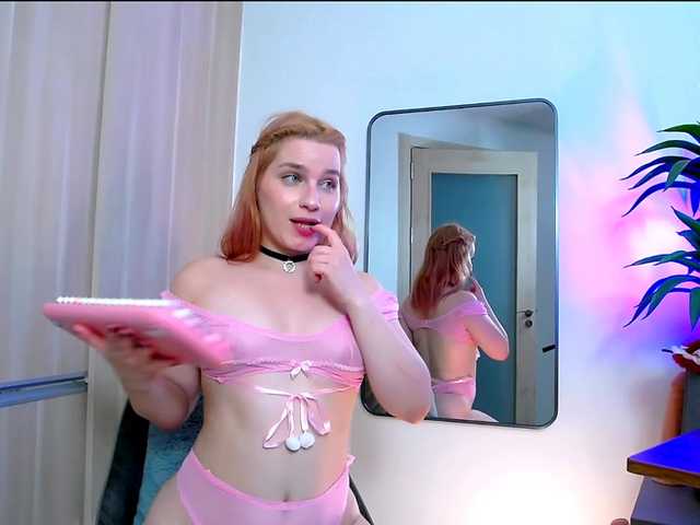 MinaGlow live cam on BongaCams