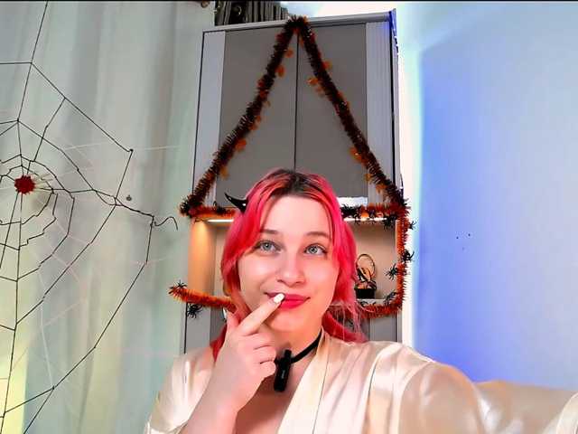 MinaGlow live cam on BongaCams