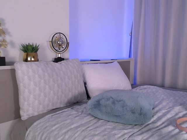 MinaGlow's BongaCams show and profile