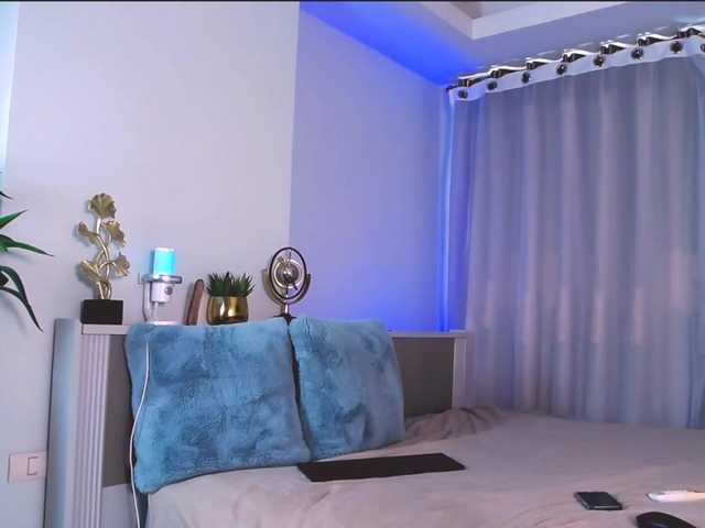 MinaGlow live cam on BongaCams