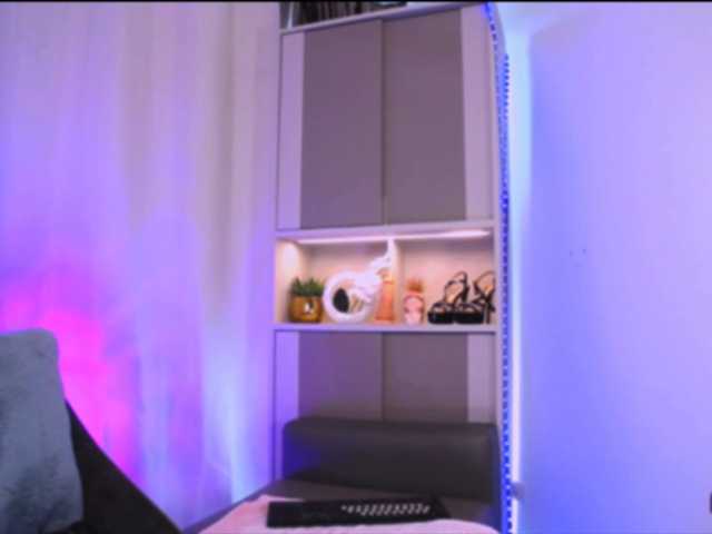 MinaGlow live cam preview