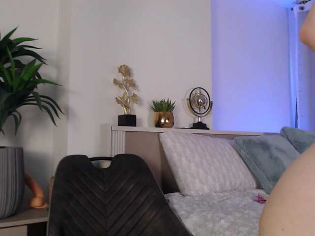 MinaGlow's BongaCams show and profile