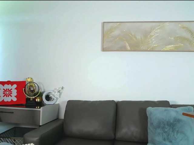 MinaGlow live cam on BongaCams