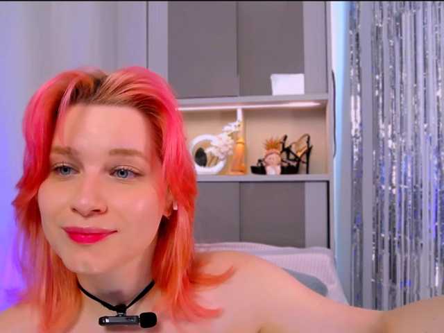 MinaGlow live cam on BongaCams