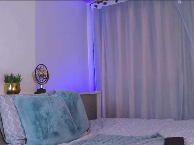 MinaGlow live cam on BongaCams