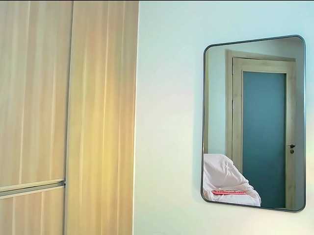 MinaGlow live cam on BongaCams