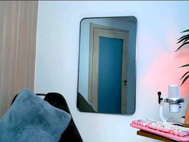 MinaGlow live cam on BongaCams