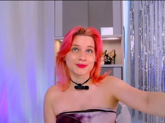 MinaGlow live cam on BongaCams