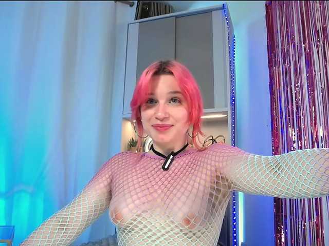 MinaGlow live cam on BongaCams