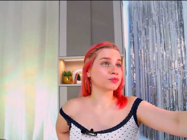 MinaGlow live cam on BongaCams