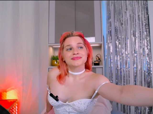 MinaGlow live cam on BongaCams