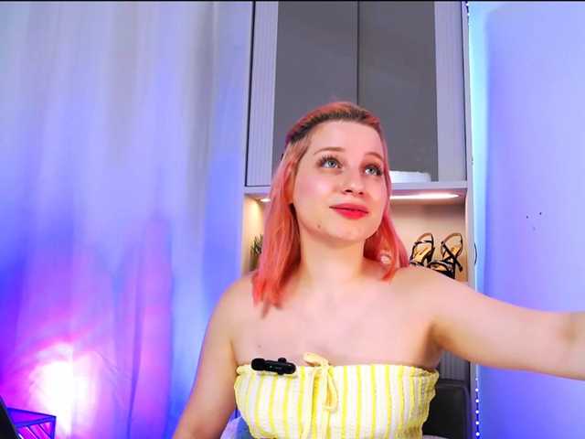 MinaGlow live cam on BongaCams