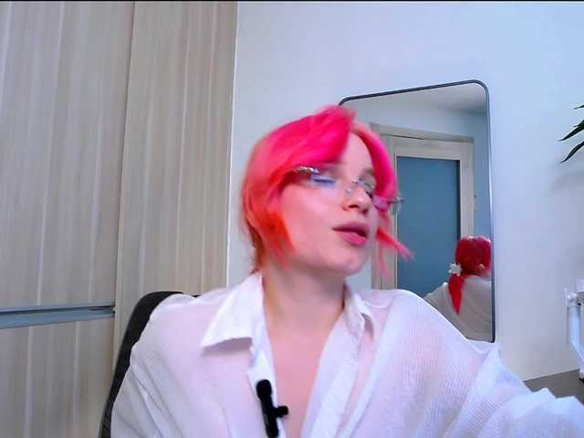 MinaGlow live cam on BongaCams