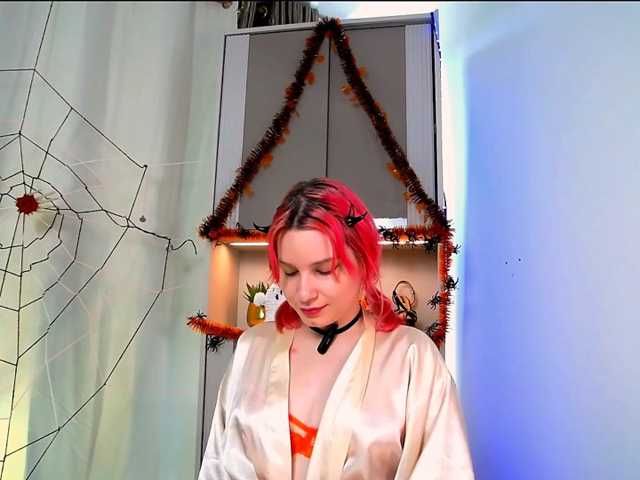 MinaGlow live cam on BongaCams