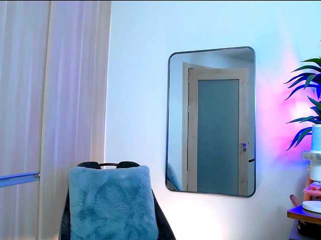 MinaGlow live cam on BongaCams