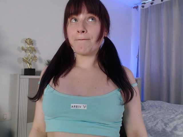 MinaGlow's BongaCams show and profile