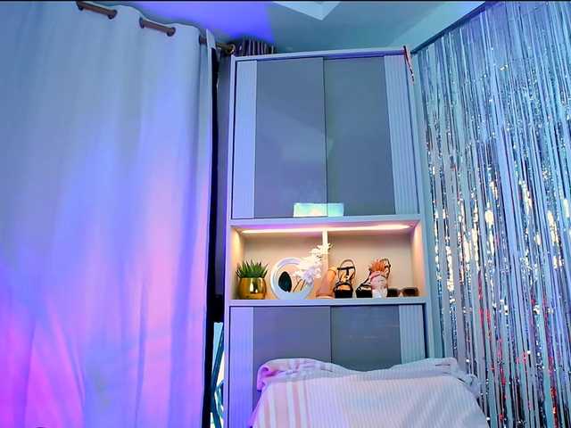 MinaGlow live cam on BongaCams