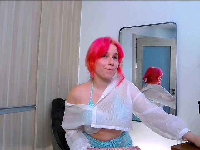 MinaGlow live cam on BongaCams