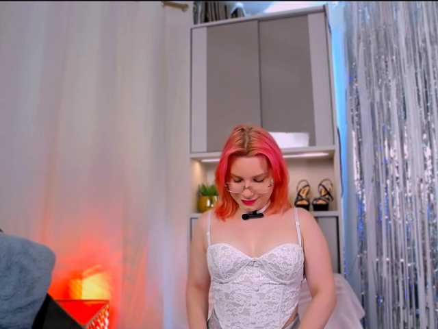 MinaGlow live cam on BongaCams