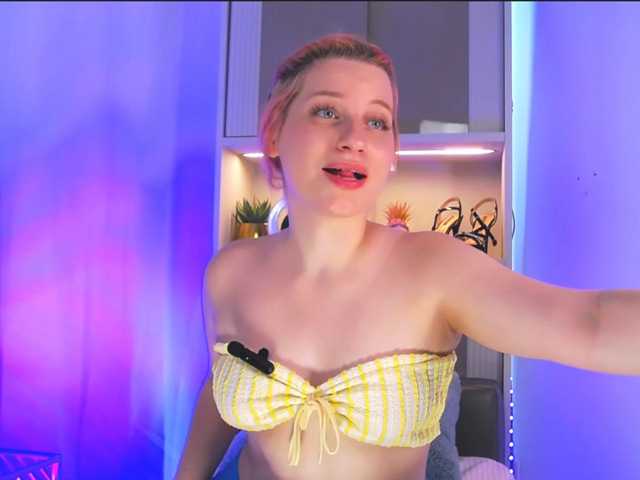 MinaGlow live cam on BongaCams