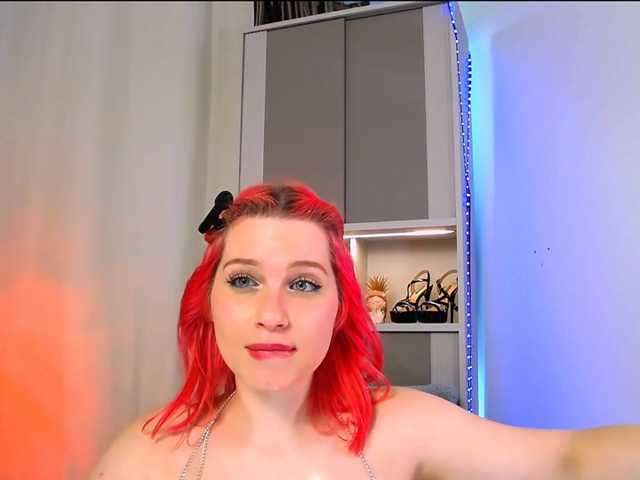 MinaGlow, en vivo ahora en BongaCams