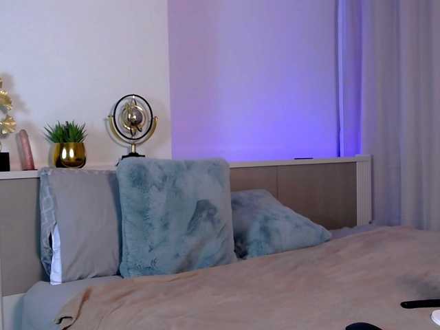 le modèle MinaGlow est en webcam porno dans un show sur le site bongacams, il possède les tags suivants: White/Caucasian,Brunette,Shaved