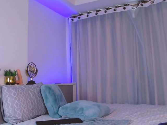 MinaGlow live cam on BongaCams