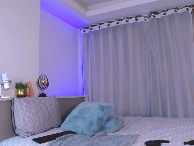 MinaGlow live cam on BongaCams
