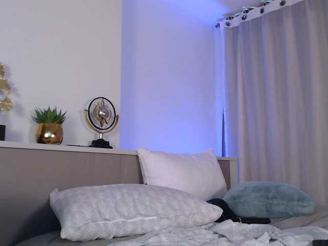 MinaGlow's BongaCams show and profile