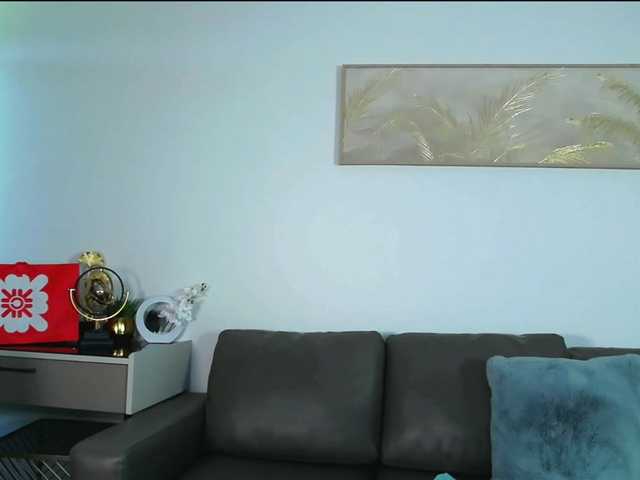 MinaGlow live cam